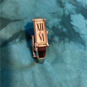 SOLD****Gucci 1500 L women’s watch